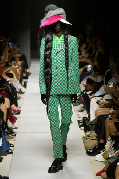 Look 4